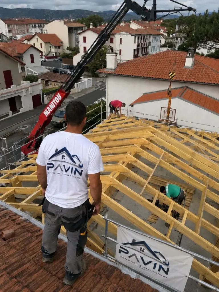 Rénovation toiture charpente et liteaunage par Pavin Couvreur Isère