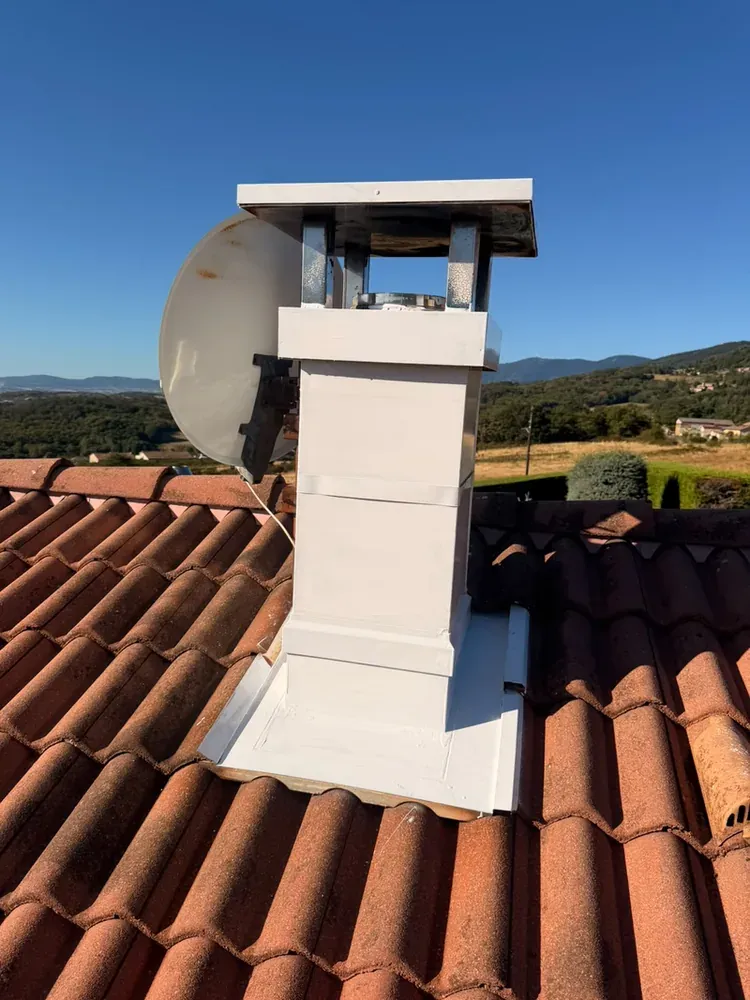 Zinguerie souche de cheminée rénovée Isère