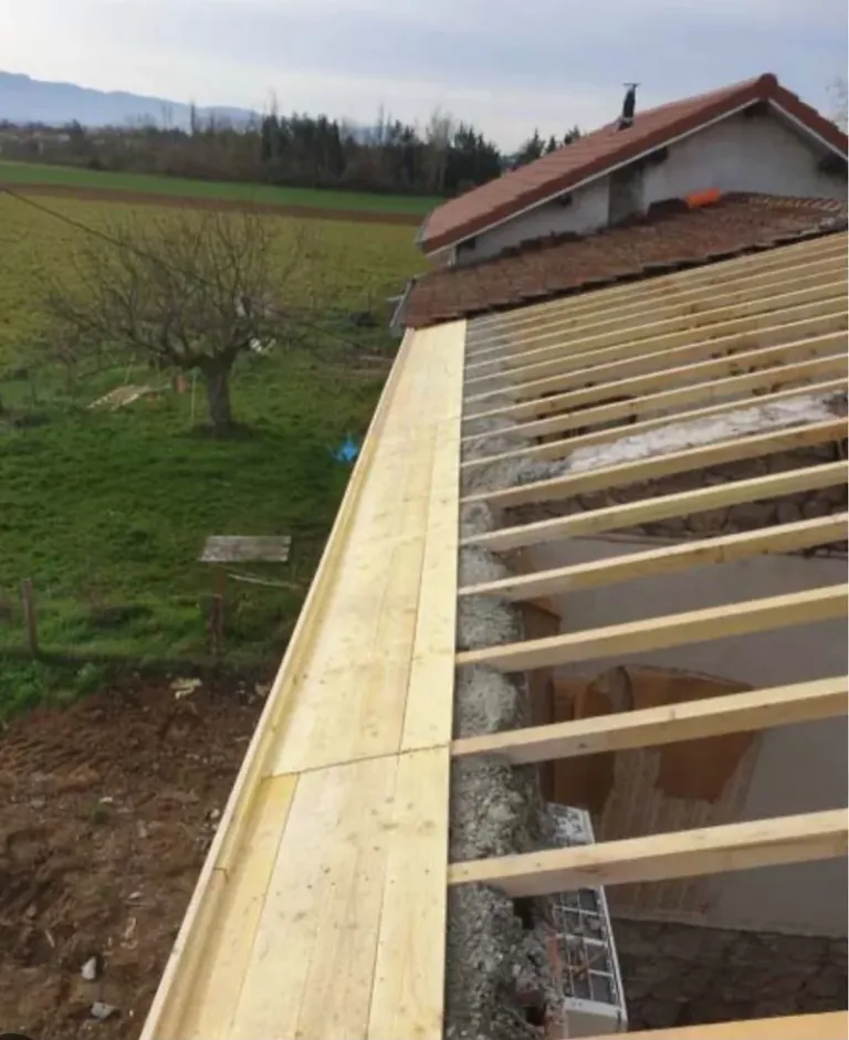 Réfection toiture à Beaurepaire, charpente et liteaux neufs