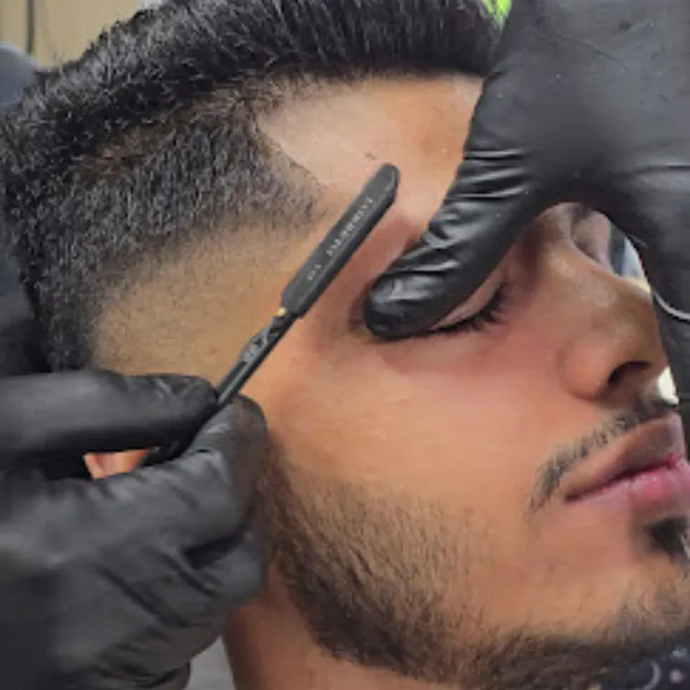 Straight-razor line-up and eyebrow shaping at Salon Salman