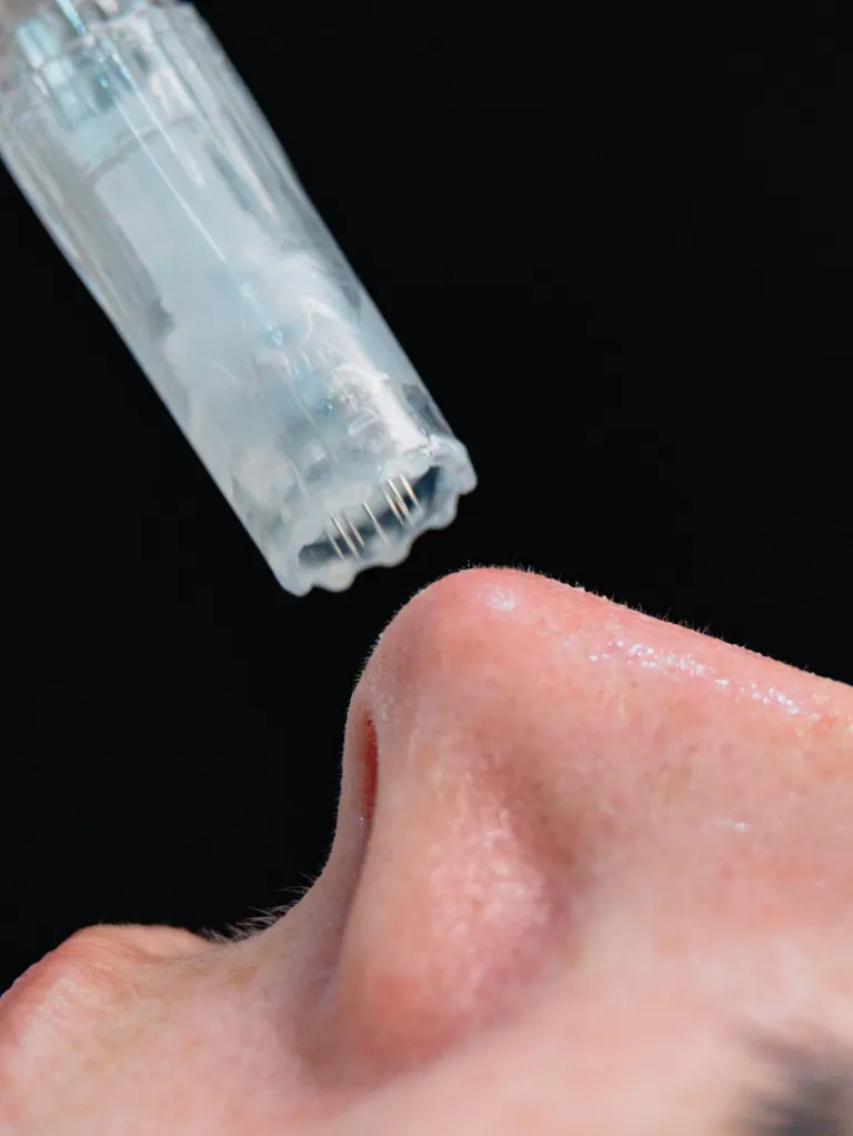Microneedling device close to the skin