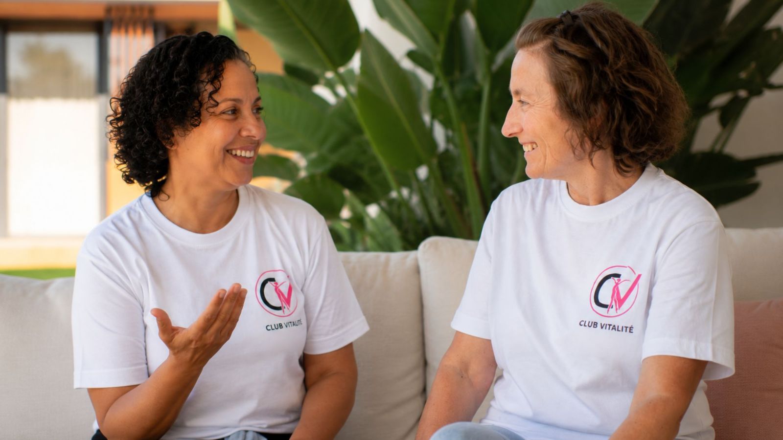Une coach et une membre du Club Vitalité en échange bienveillant