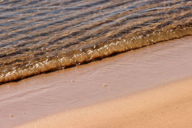 PEACEFUL BEACH WAVES