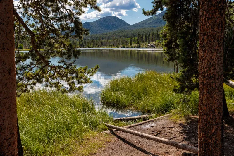 ROCKY MOUNTAIN LAKE VIEW
