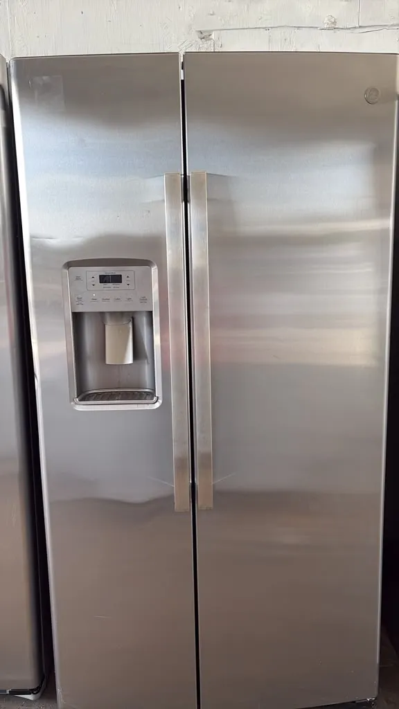 GE Side-by-Side Refrigerator – Stainless Steel – Ice & Water Dispenser