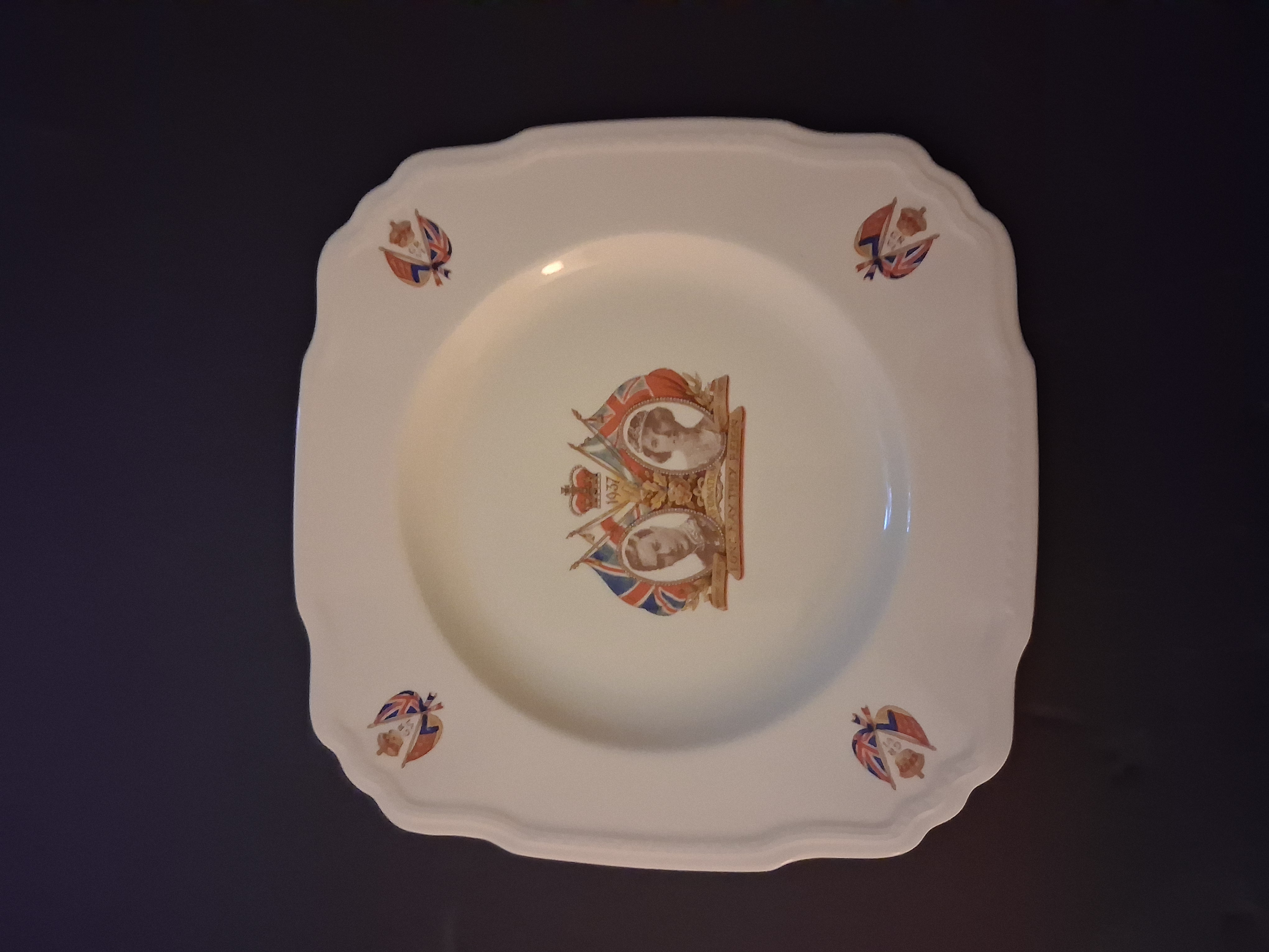 1937 Alfred Meakin Coronation Collector Plate | King George VI & Queen Elizabeth | Made in England