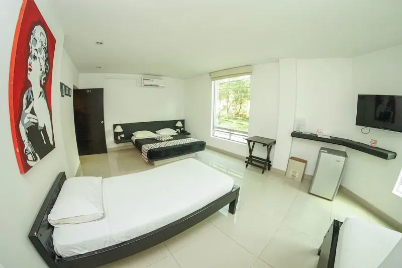 Hotel Tik Poblado — Quadruple Room | Hotel Only, Oct 9–13