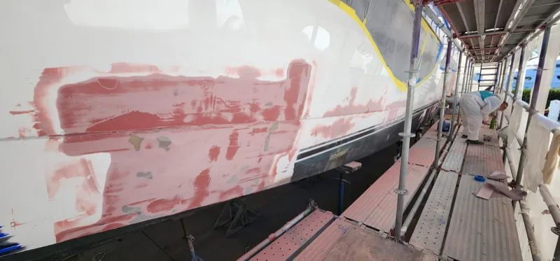 Fairing compound across the repaired hull side