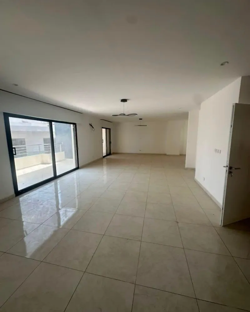 À LOUER – APPARTEMENT - MERMOZ - F5 DUPLEX VIDE