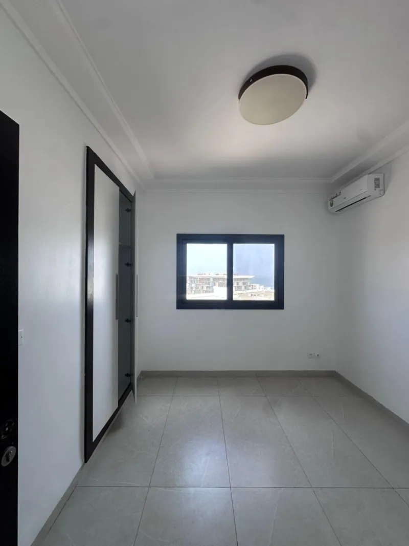 À VENDRE – APPARTEMENT - NGOR  