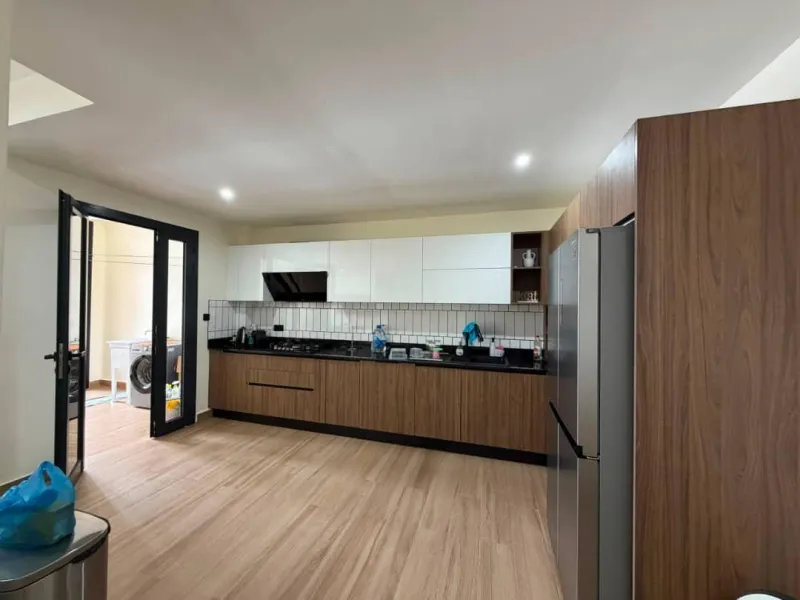 À VENDRE - APPARTEMENT F4 - POINT E