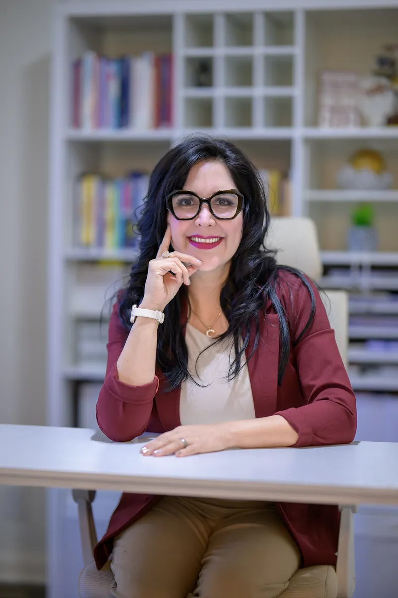 Silvana Pimentel, Chief AI Officer en español, en su oficina en San Antonio