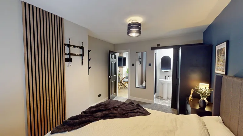Ensuite HMO bedroom in Swinton