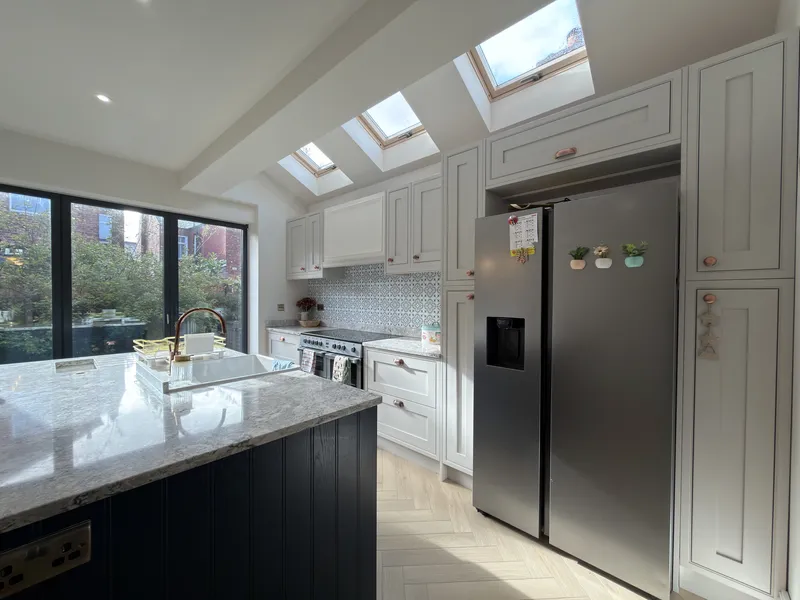 Single-storey side extension in Monton