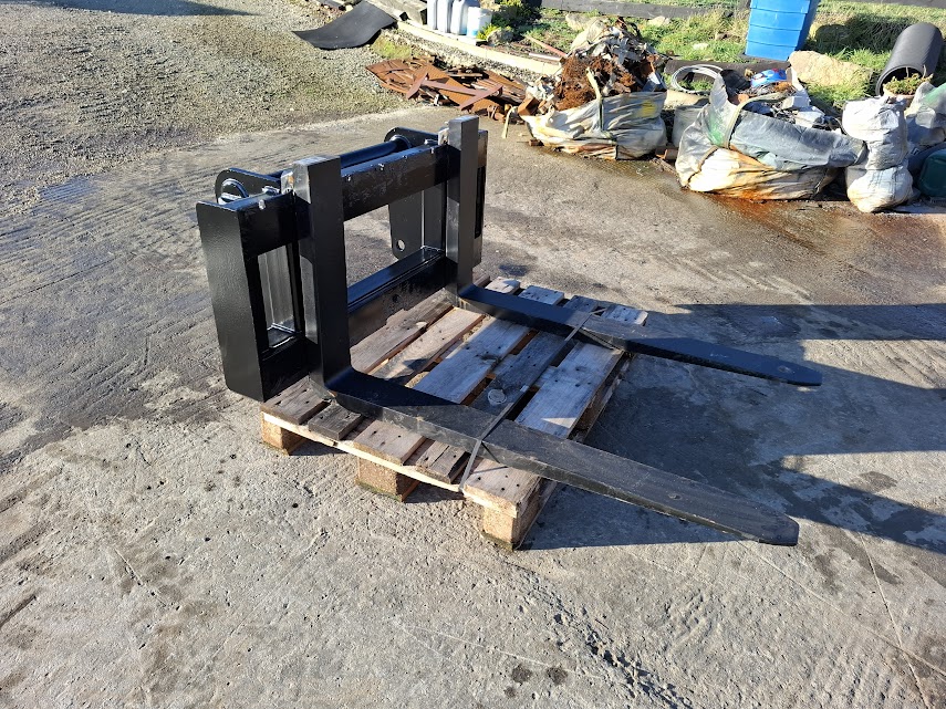 4.5 Ton Manitou Pallet Forks