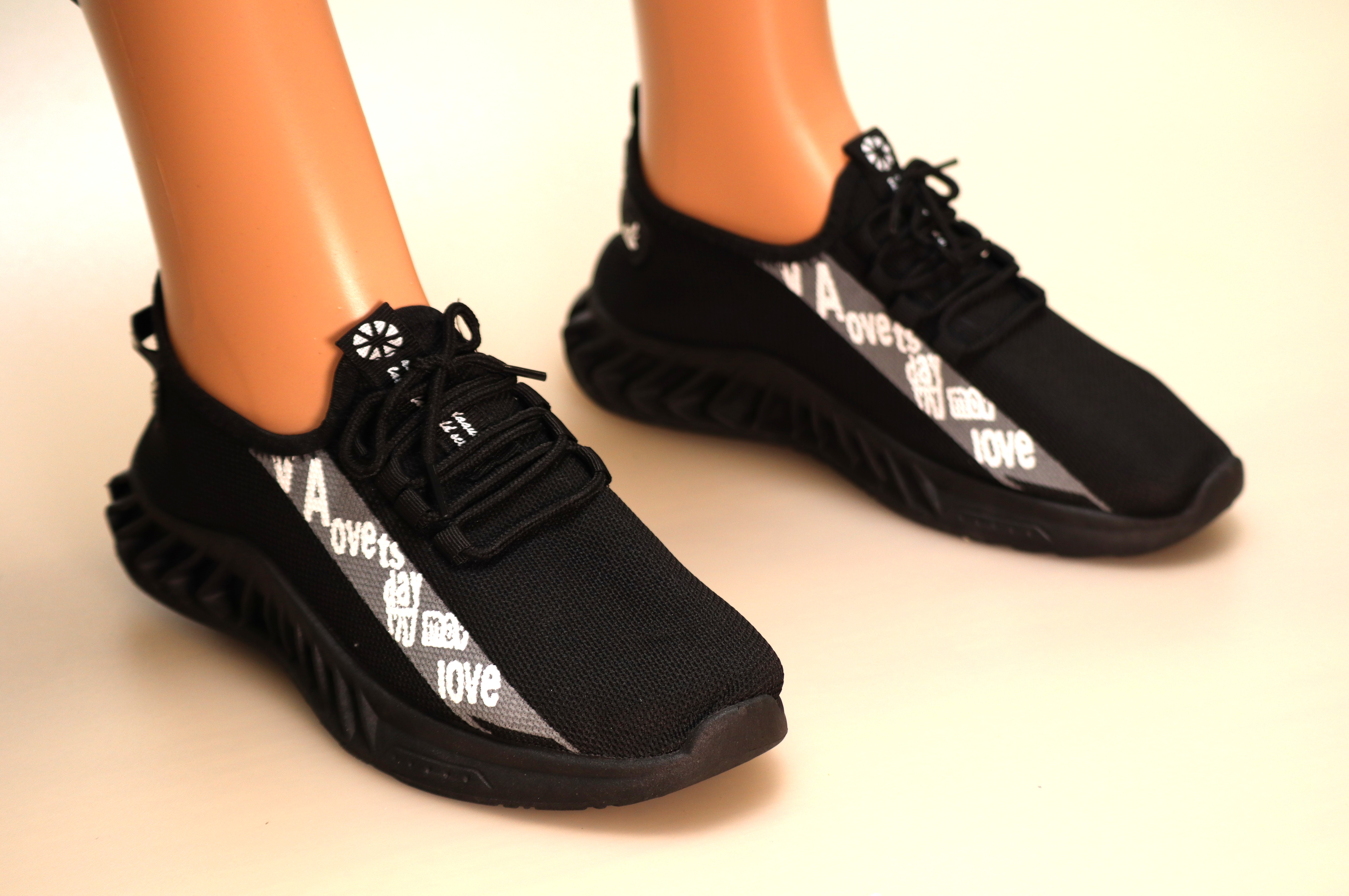 Fashion Mesh Walking Shoe - Black