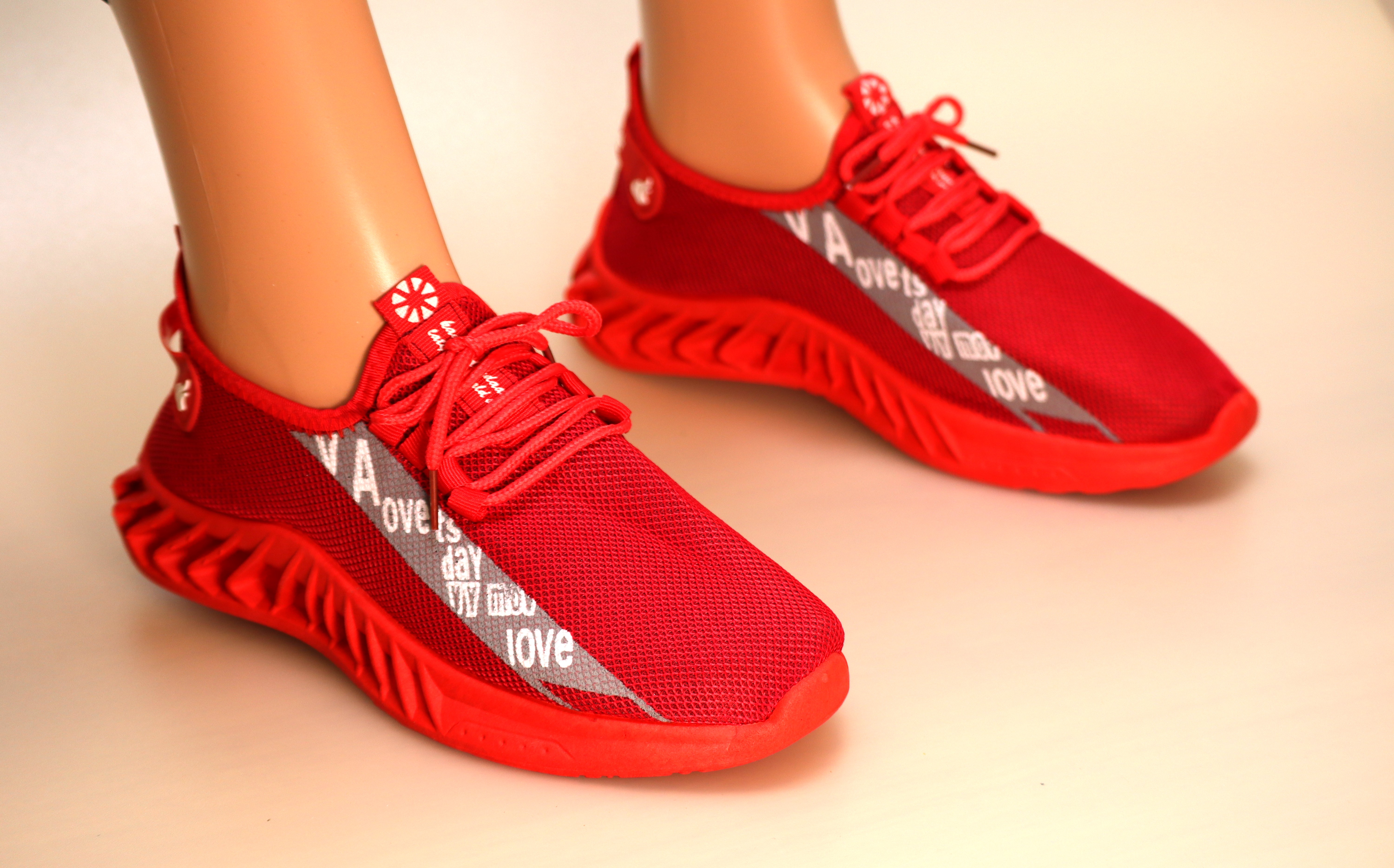 Fashion Mesh Walking Shoe - Red