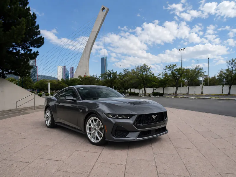 FORD MUSTANG GT 2025