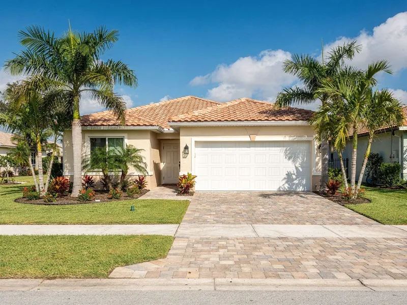 New single-story home in Fort Myers