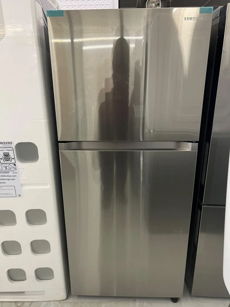 Samsung RT18DG6300SR 18 Cu. Ft. Top Freezer Refrigerator – Stainless Steel