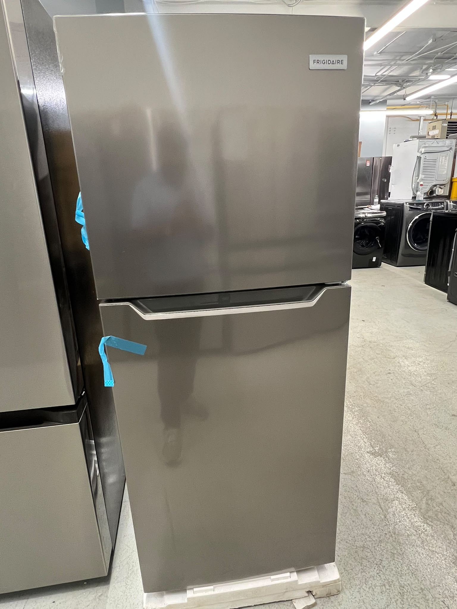 Frigidaire FFET1022UV 10.1 Cu. Ft. Apartment-Size Top Freezer Refrigerator | Garage Ready | Stainless Steel Look