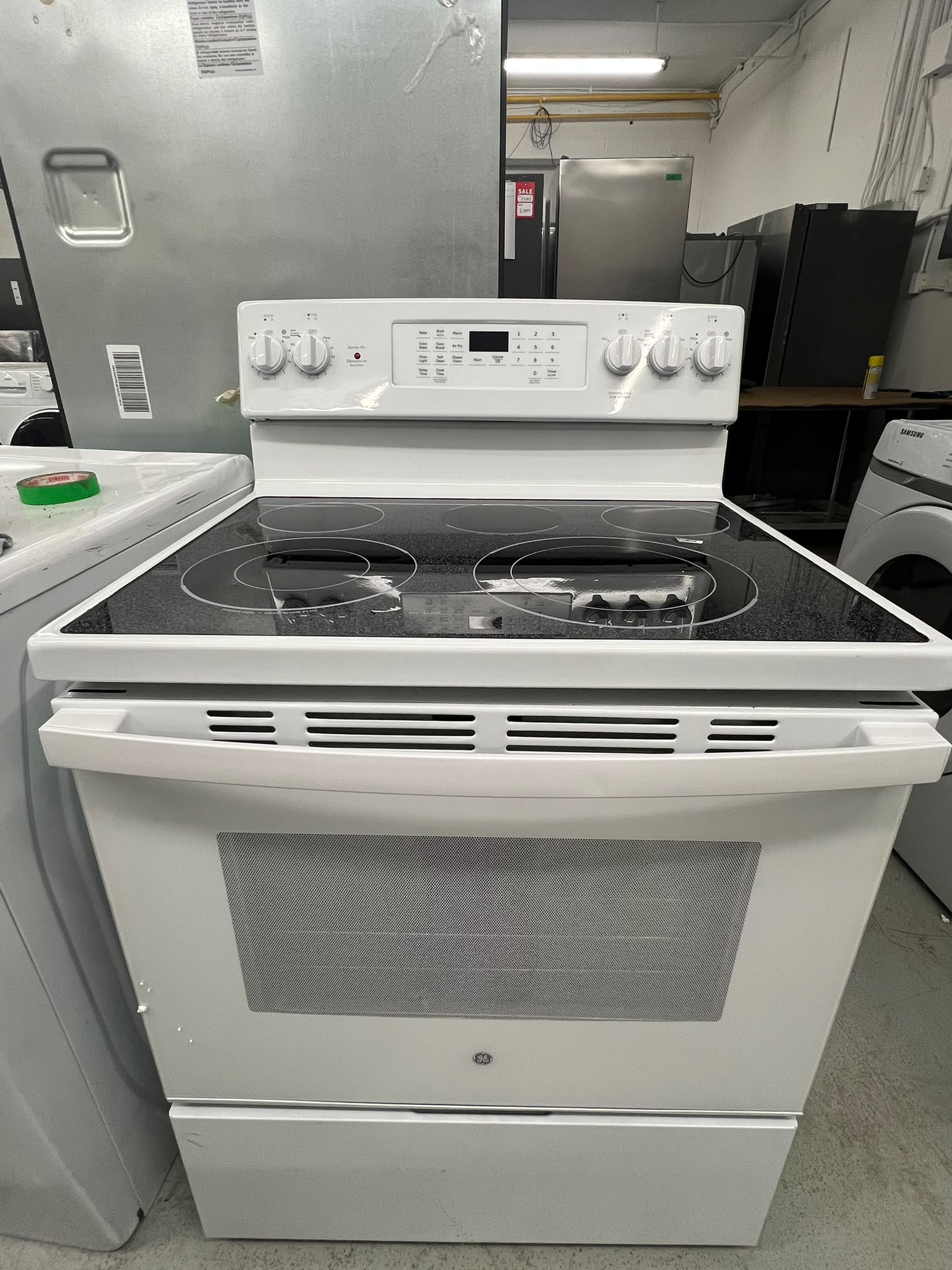 GE JCB840DVWW 30" 5.0 Cu. Ft. Electric Convection Range with No-Preheat Air Fry | White