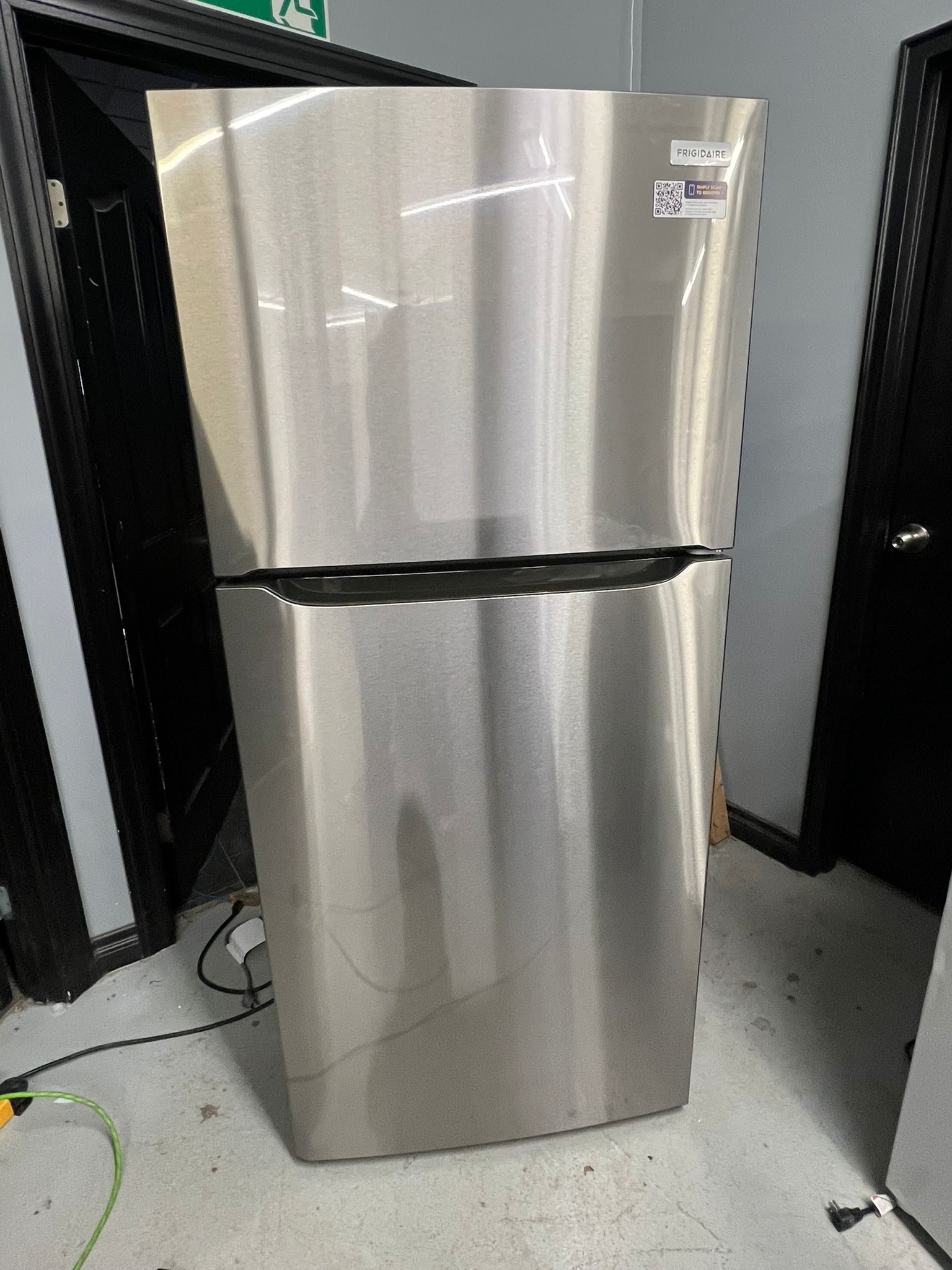 Frigidaire FRTE1835AS 18.17 Cu. Ft. 30" Garage-Ready Top-Freezer Refrigerator