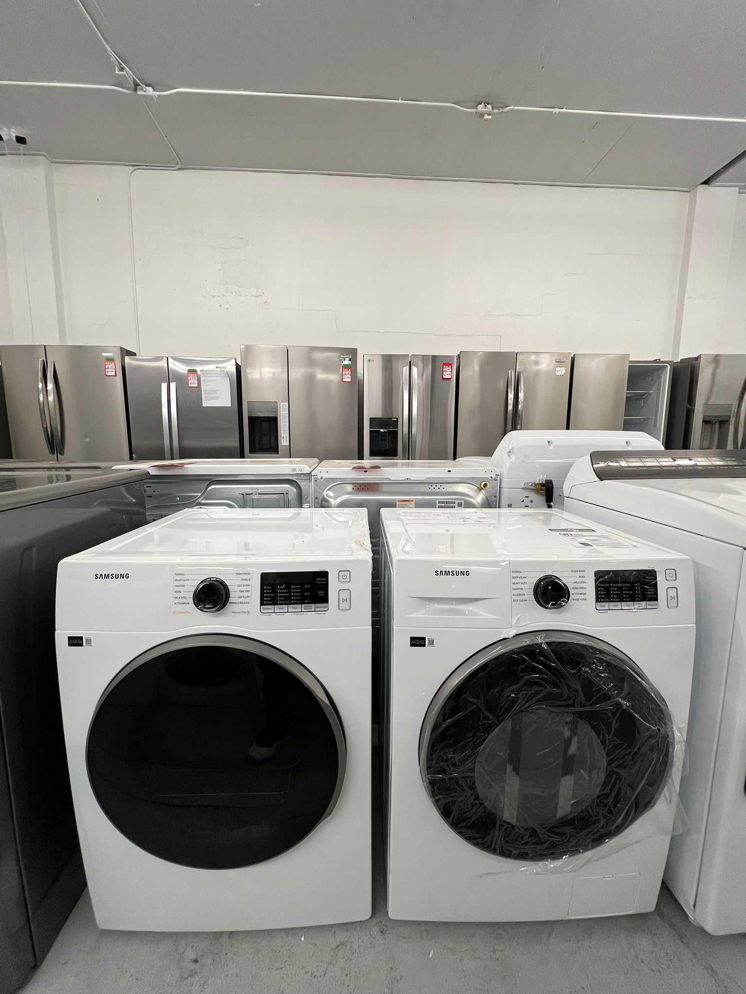 Samsung WW25B6800AW 2.9 Cu. Ft. Washer & DV25B6800EW 4.0 Cu. Ft. Electric Dryer Set – 24"