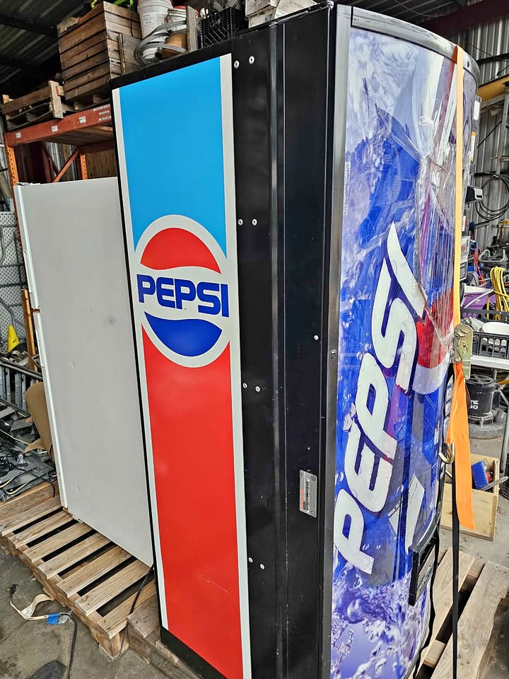 Dixie-Narco DNCB 368MC/216-8 Pepsi Vending Machine – Used