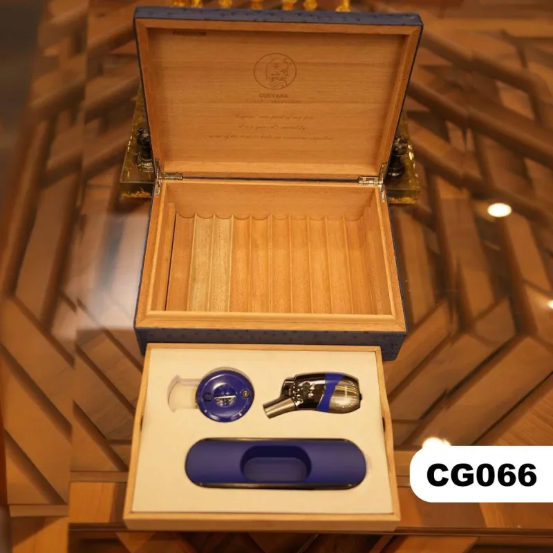 (CG066) - مرطب مع سيت إكسسو��رات
