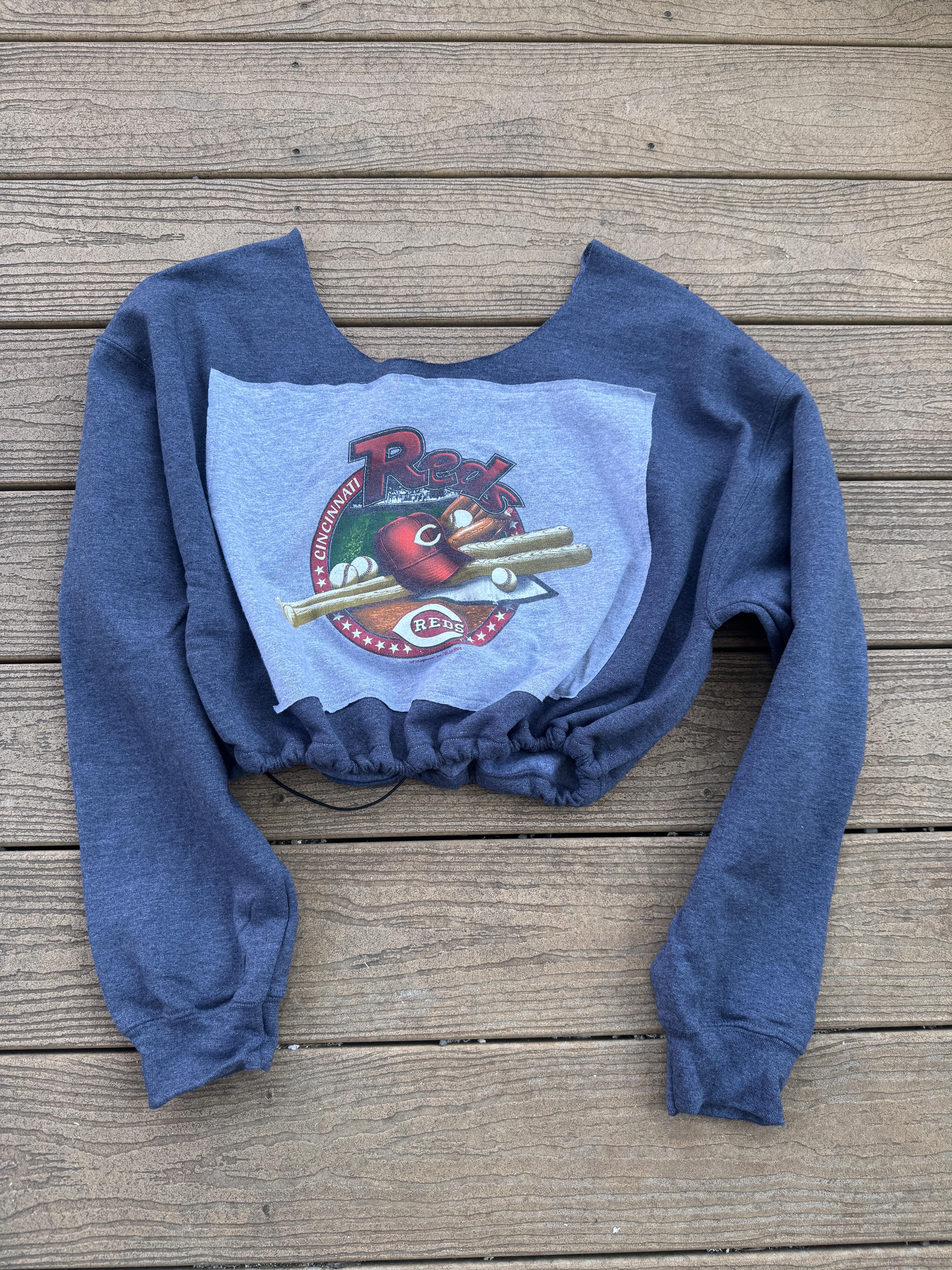 Cincinnati Reds  Crop Charcoal Sweatshirt Vintage MLB One Size SOLD OUT
