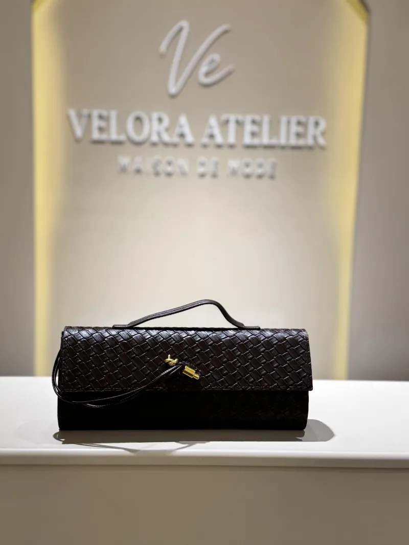 Bottega Veneta Andiamo Clutch Brown 