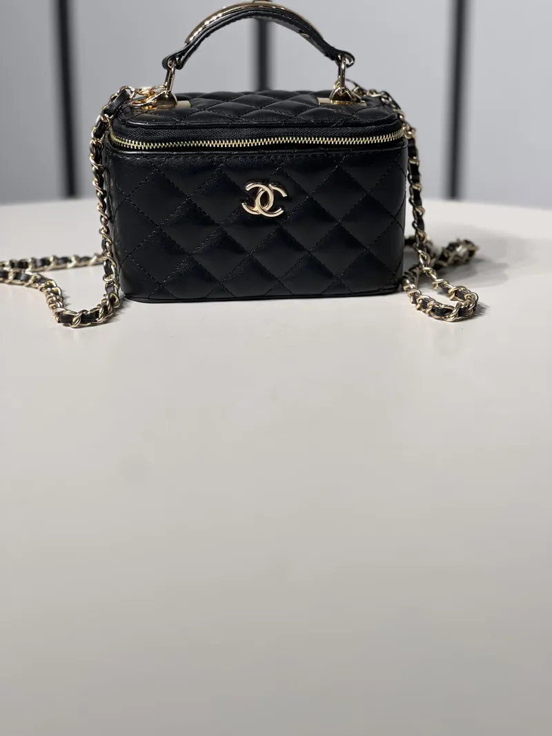 Chanel - Vanity Black & gold