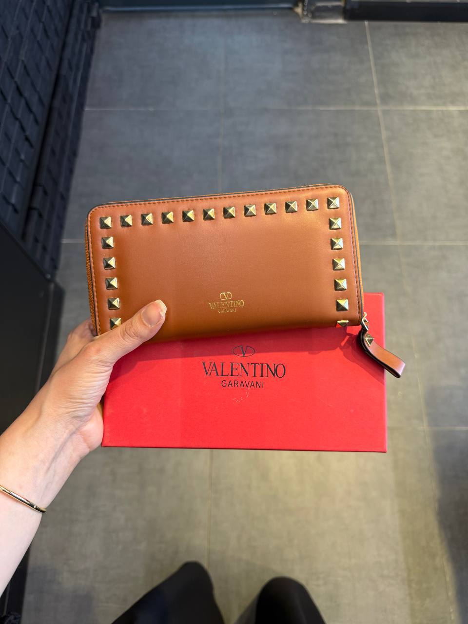 Valentino Garavani Rockstud Camel Wallet
