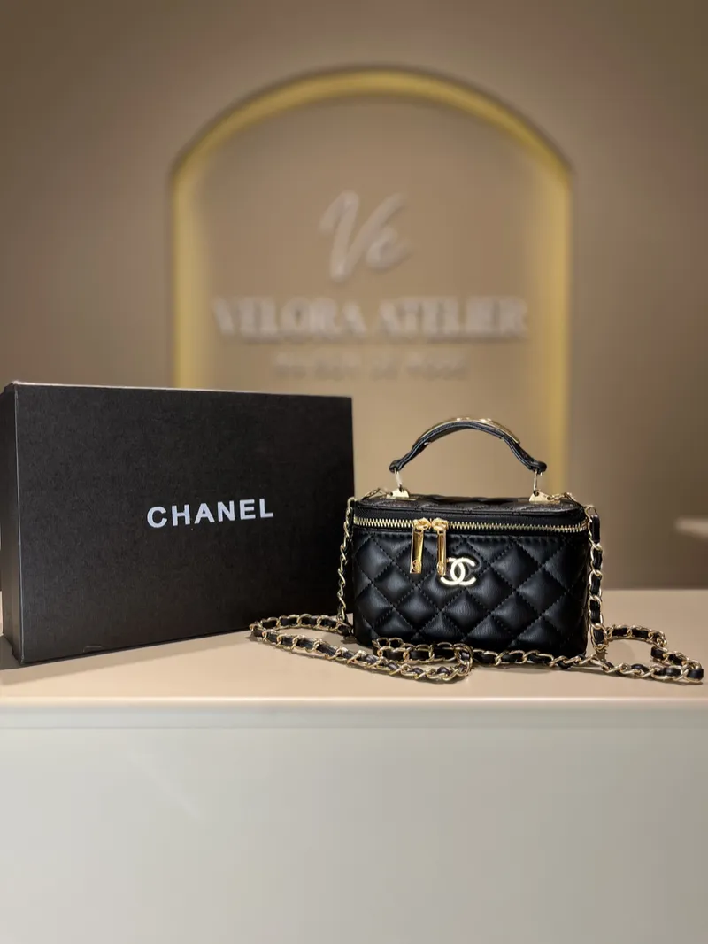 Chanel - Vanity Black & gold