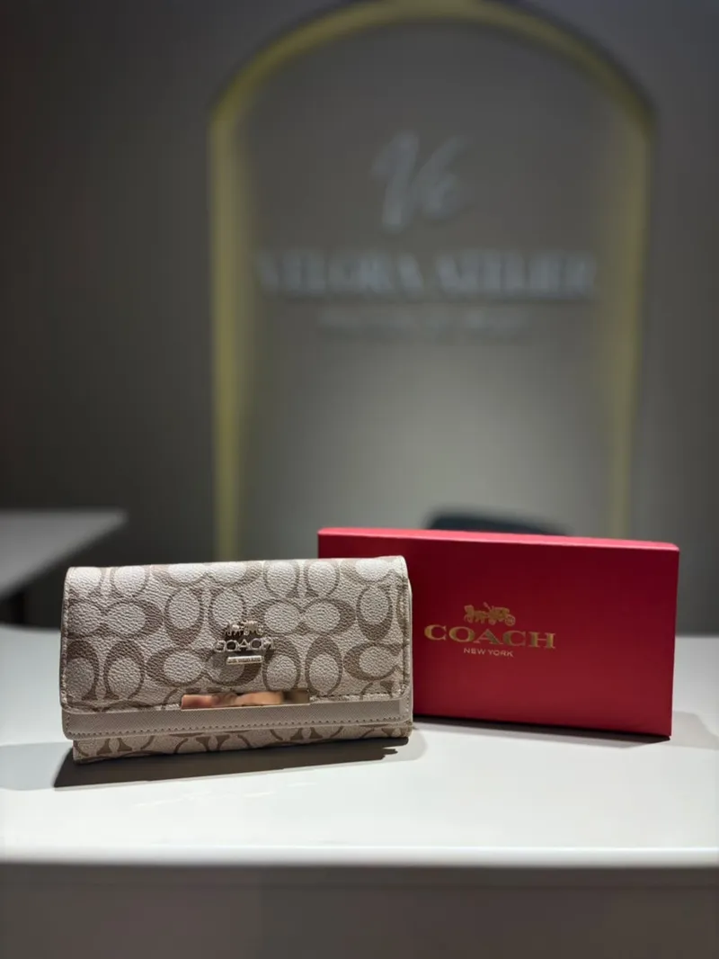 Coach wallet (Beige)