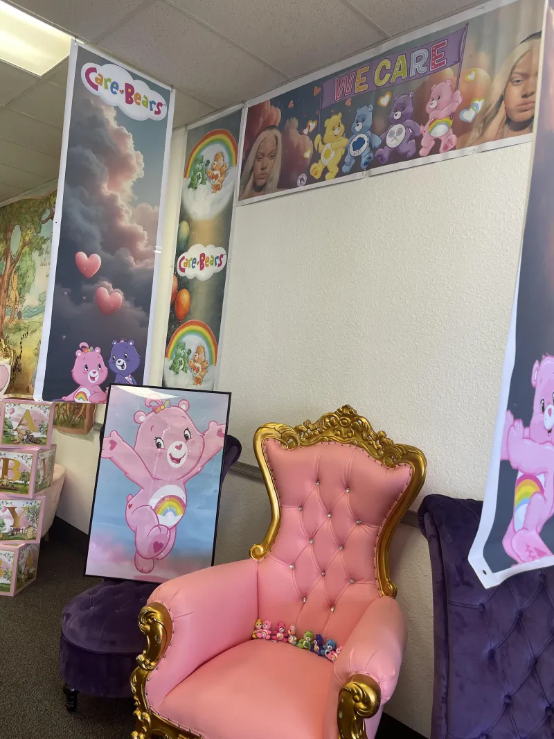 👑 Royal Pink Throne Chair
