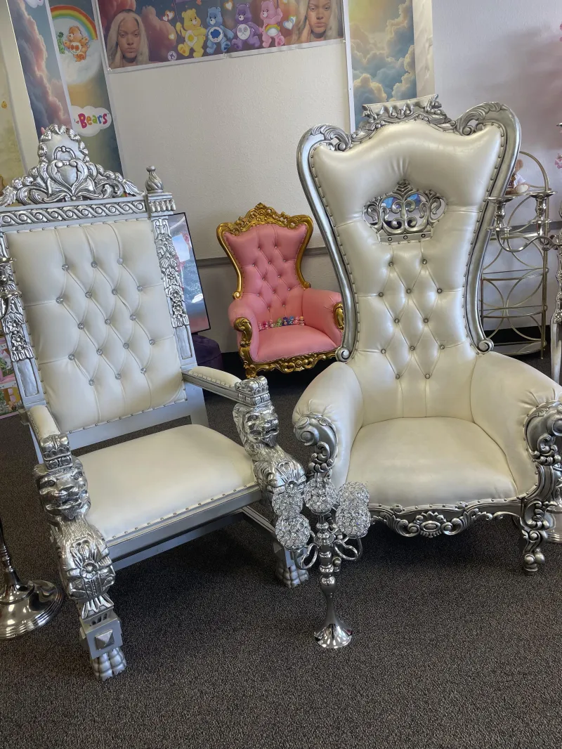 👑 Luxury Throne Chair Set (White & Silver + Pink Accent)