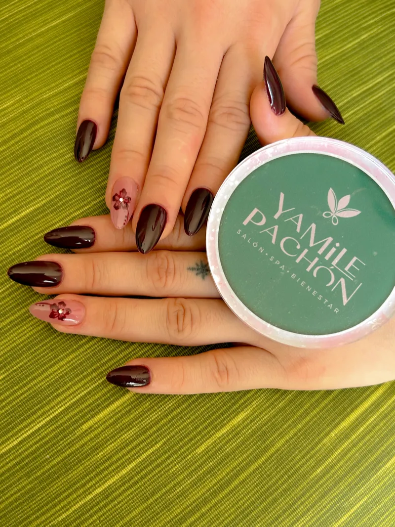 Uñas color chocolate