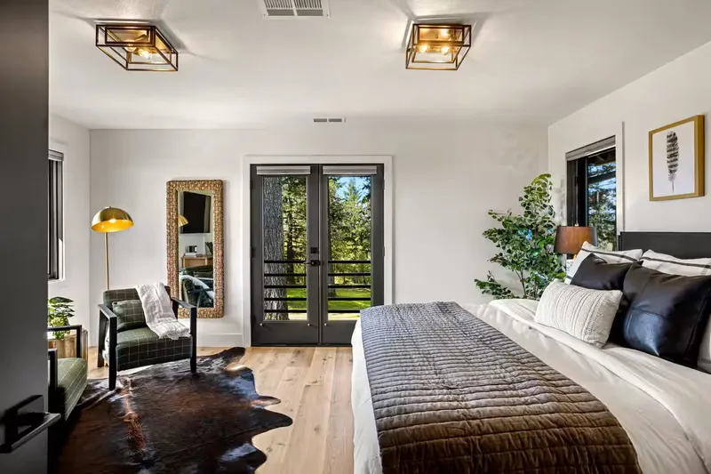 Bedroom 3 — King Bed