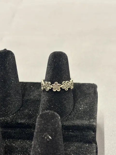 Ring- Silver Flowers