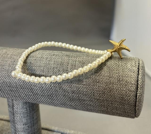 Bracelet- Pearl White Beads w/ Gold Starfish