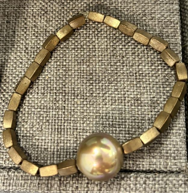Bracelet- Gold Rectangle Beads / Large Round Bead
