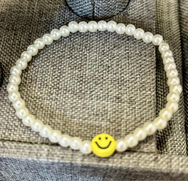 Bracelet- Pearl Beads w/ Smiley Face