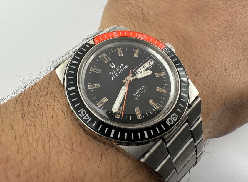 Vintage BULOVA 7526 Accutron Snorkel 666 Feet Bakelite Bezel Cal 2182G - 40 mm