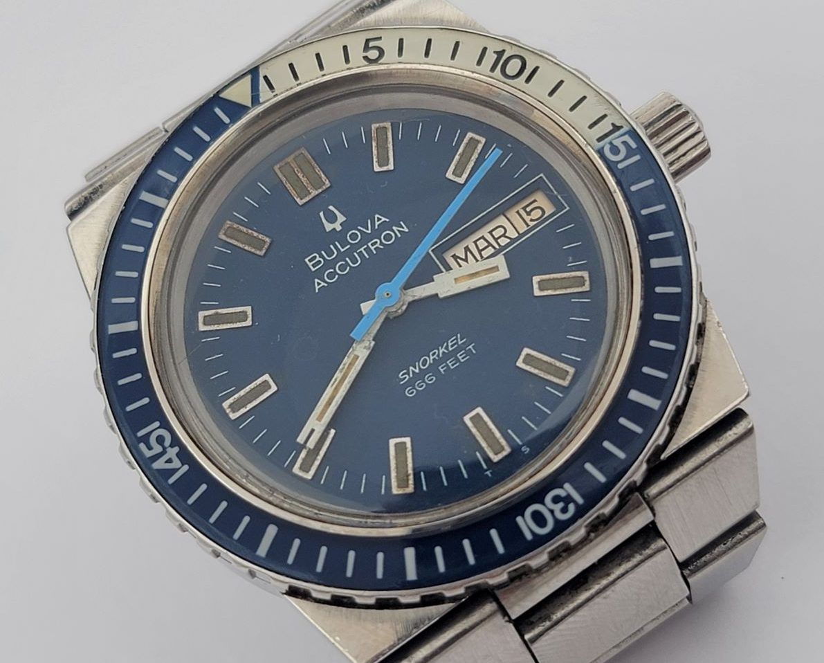 Vintage BULOVA 7526-1 Accutron Snorkel Diver 666 Feet Blue 40mm - NEEDS SERVICE