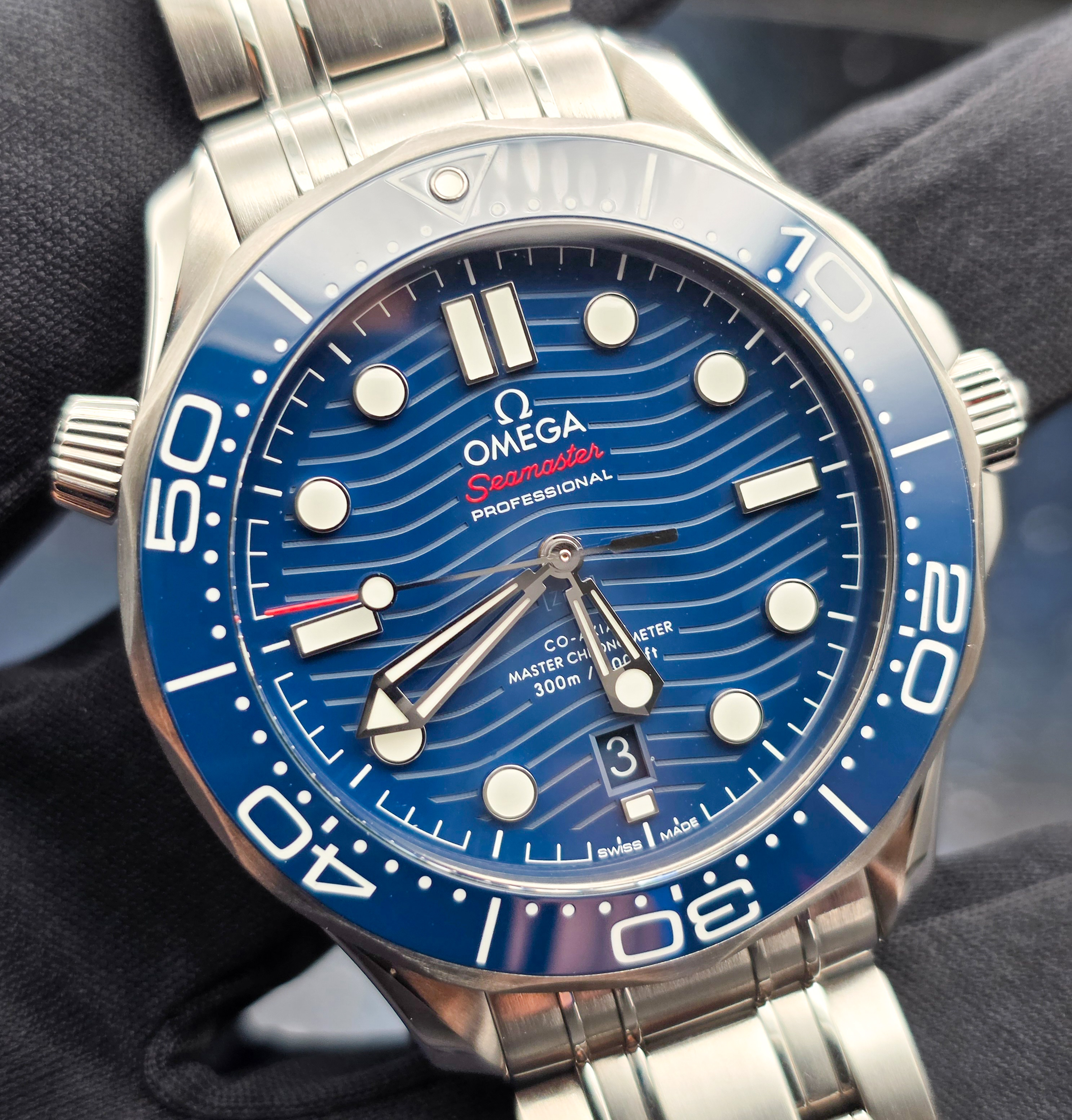 2021 Omega Seamaster Blue "Wave" 42mm 210.30.42.20.03.001