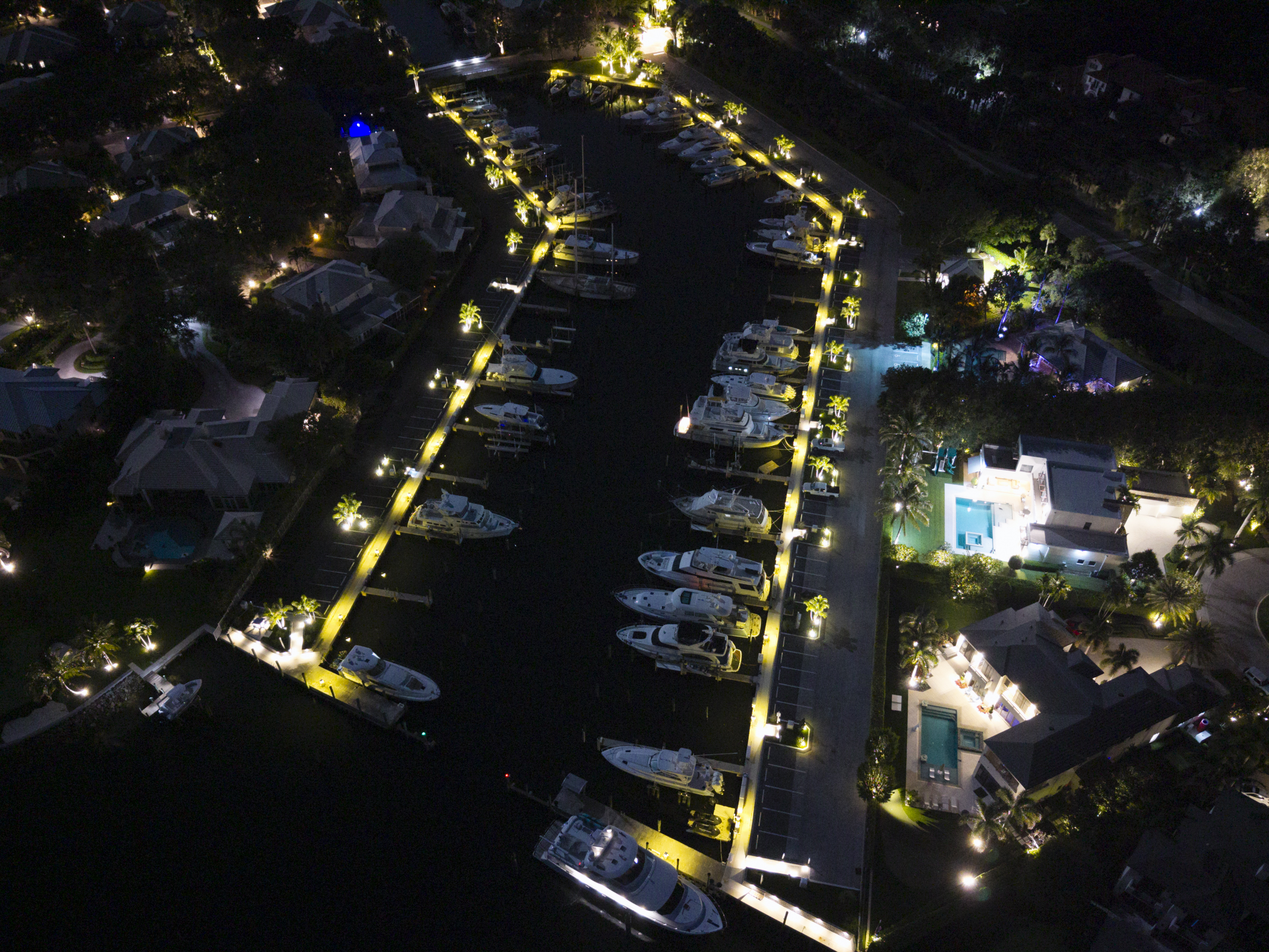 The marina after dark — photograph 13