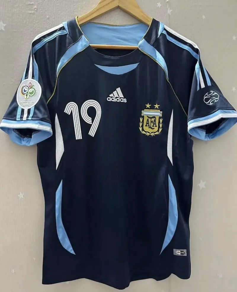 Camiseta Argentina 2006 con dorsal de Messi 		* Retro 🔥