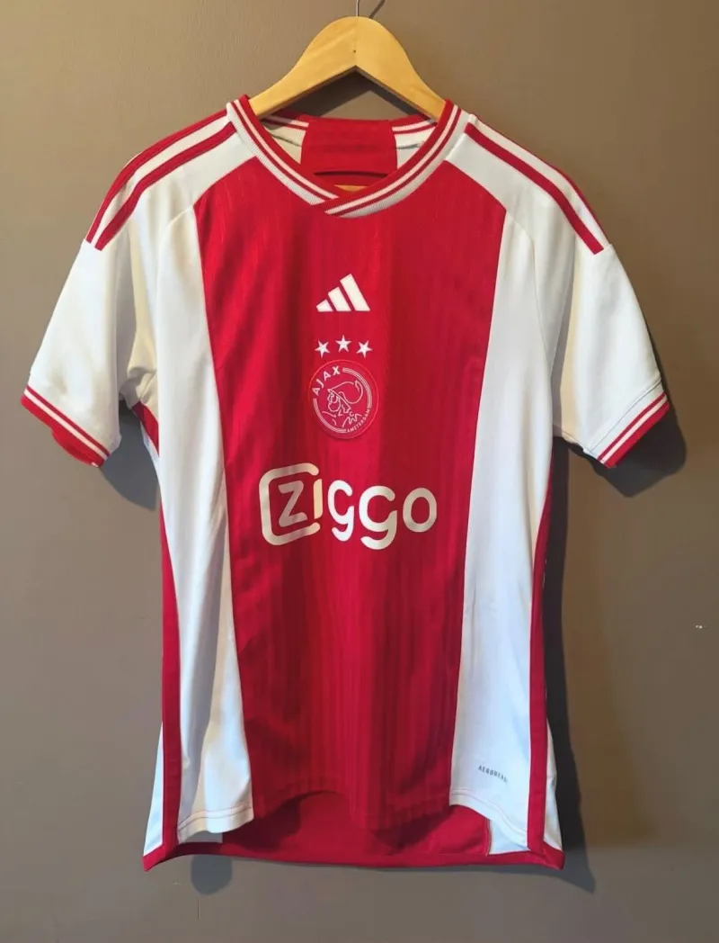 Camiseta Ajax temporada 23/24 versión fan 	* Clubes temporadas pasadas ⚽